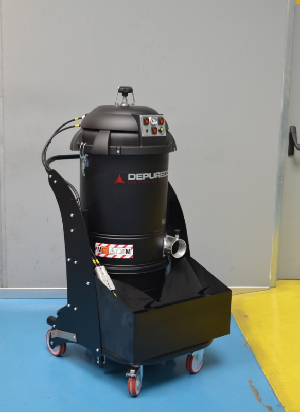 BULL 24 - Aspirator industrial, clasa de praf M, cu baterie, Depureco