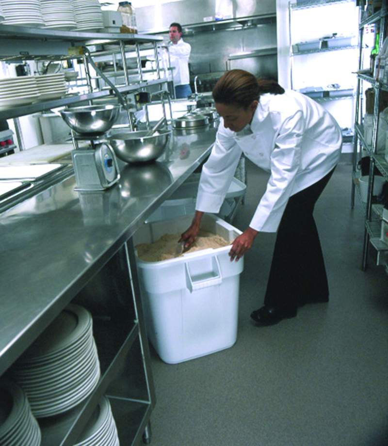 Container Brute patrat 106 L, Rubbermaid