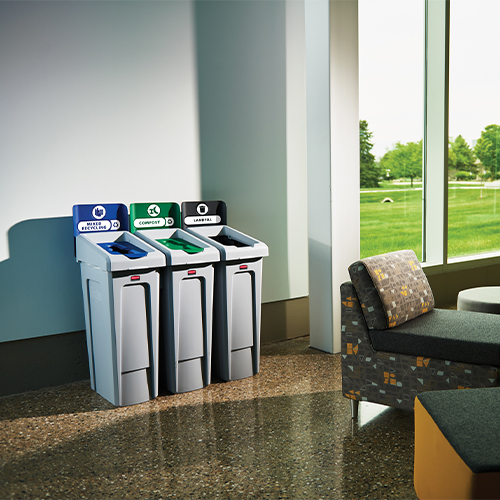 Statie reciclare Slim Jim - 3 containere cu capace (negru/albastru/galben), Rubbermaid